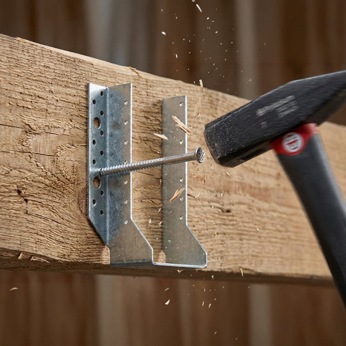 Comment poser un sabot de charpente ? Le Tuto Normes & Fixations (2026)