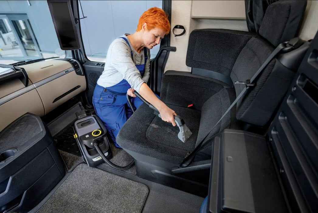 Appareil d'injection-extraction à batterie Puzzi 2/1 BP Karcher 9.568-938.0 (1 chargeur rapide + 1 batterie 36V/6 Ah)