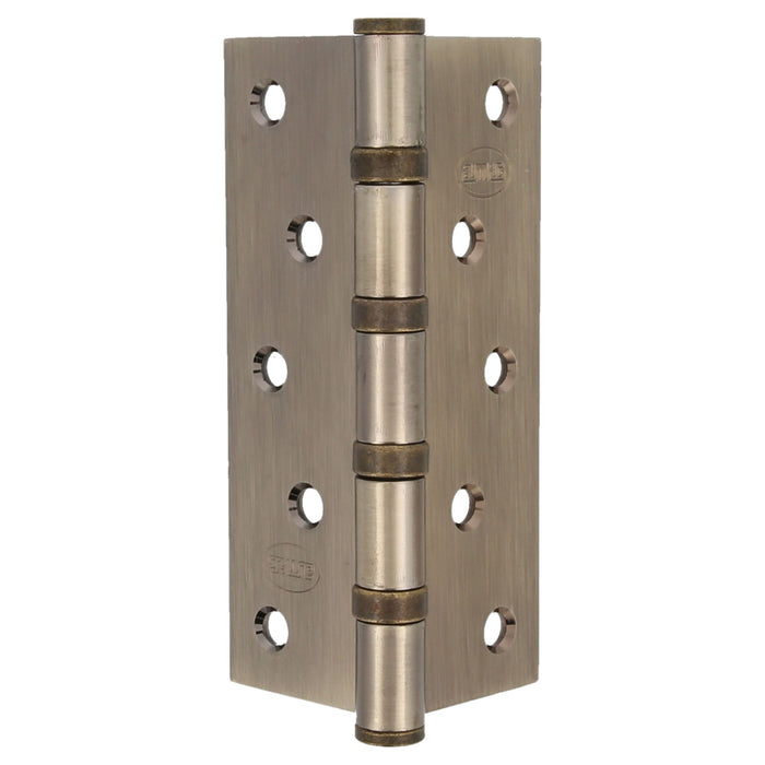 Charnière fixée en acier vieilli, sans tête, et avec bord carré. 6323