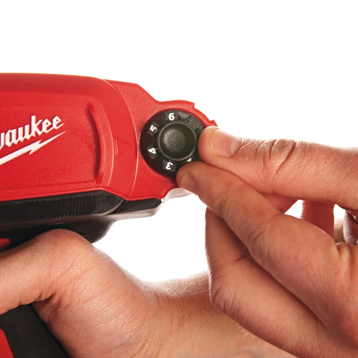 Pistolet à colle Extrudeur 310ml M12 + 1batterie 2ah + chargeur+ sac de transport - 4933441655 Milwaukee