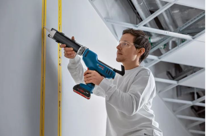 Le pistolet à mastic sans-fil  GCG 18V-310 solo (C) 06019C4100 BOSCH