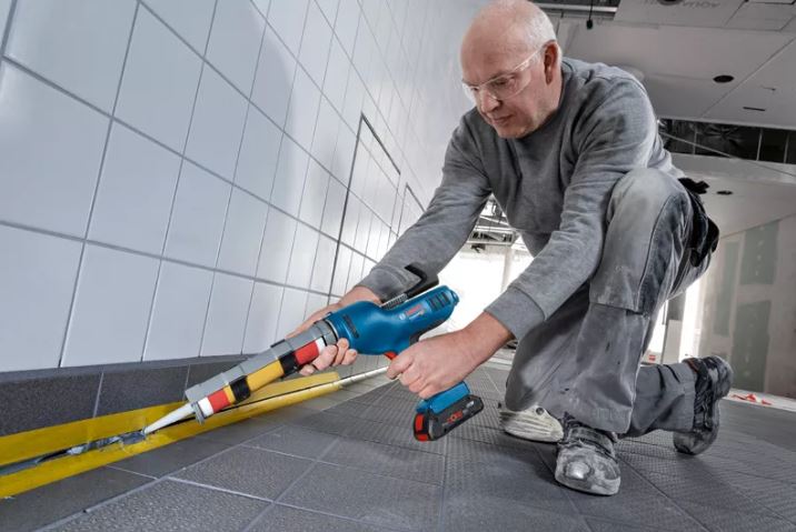 Le pistolet à mastic sans-fil  GCG 18V-310 solo (C) 06019C4100 BOSCH