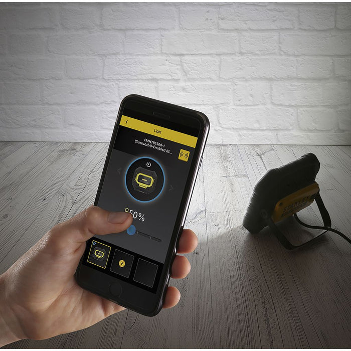 Projecteur Filaire Bluetooth Fatmax - 3 000 Lumens PROJECTEUR FILAIRE BLUETOOTH FATMAx - 3 000 LUMENS Stanley FMHT81508-1